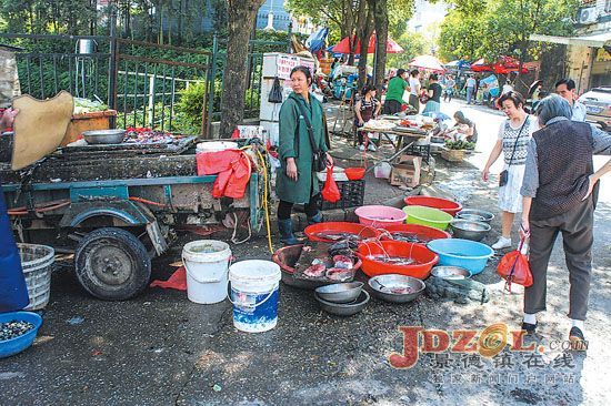 [黑榜]梨树园北苑：脏乱差卫生环境令人愁