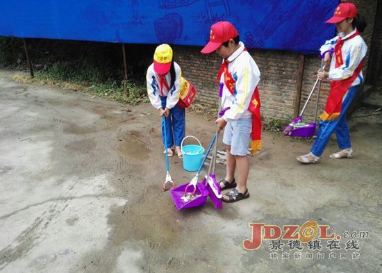 华风小学开展“绿色瓷都、从我做起”活动