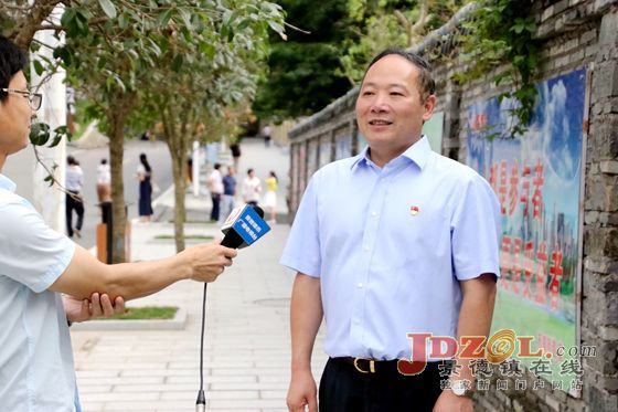 访昌江区长朱仕木:提升人民群众幸福指数