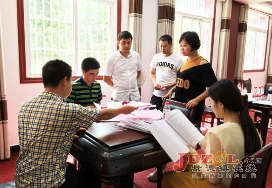 昌江区督导组来西郊街道检查“双创”工作