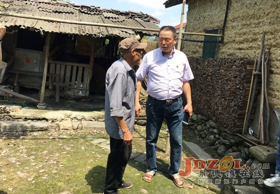用“脚板儿”丈量民情——访浮梁县黄坛村第一书记马基础