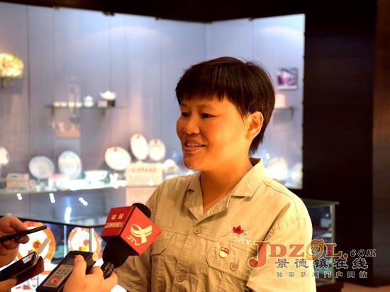 访十九大代表邱赛珍：闪耀基层的贴花先锋