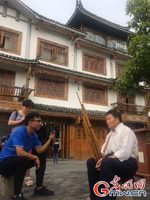 【喜迎十九大·文脉颂中华】短视频丨他一直坚持手工制作芦笙，只为奏响民族之音