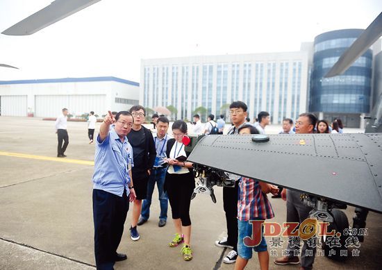 国内主流媒体采访团来景德镇市进行联合采访