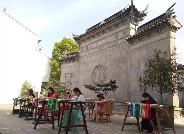【喜迎十九大·文脉颂中华】匠心独绣，针尖上的镇湖苏绣，惊艳的可不只是时光……