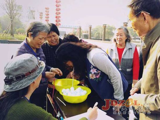 昌河社区举行趣味运动会老人们欢庆重阳节