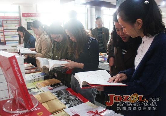 景德镇市举行十九大文件及学习辅导读物首发式