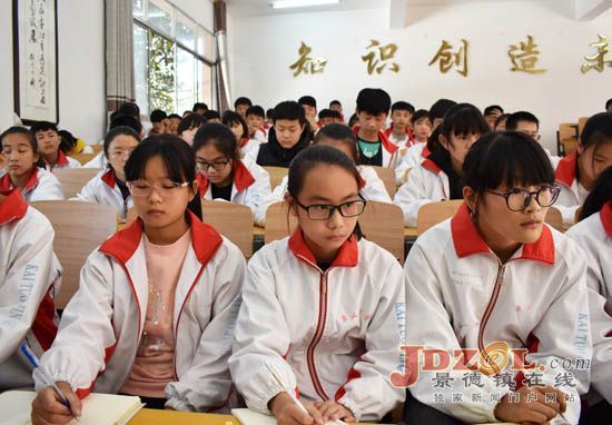 昌江区关工委十九大精神宣讲报告走进校园