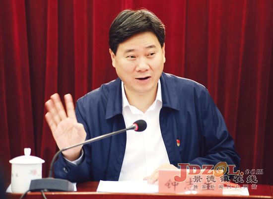 钟志生主持召开市委中心组十九大精神学习会