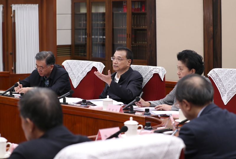 中共国务院党组召开会议 深入学习全面领会切实贯彻党的十九大精神 李克强主持会议并讲话