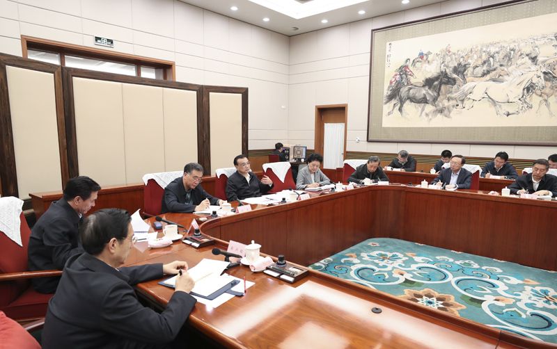 中共国务院党组召开会议 深入学习全面领会切实贯彻党的十九大精神 李克强主持会议并讲话