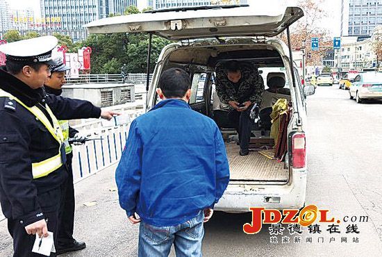 [双创双修]石狮埠交警：严查改装面包车辆