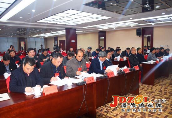 市十五届人大三次会召开主席团第一次会议