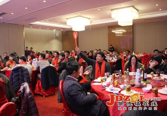 市人社局举办“电商+快递”年会暨扶贫义卖