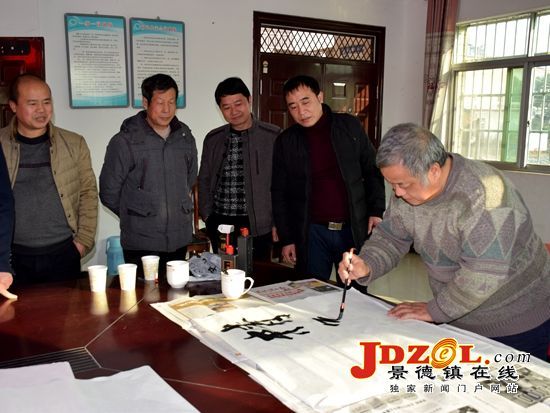 景德镇民革组织爱心人士走访徐坊村贫困户