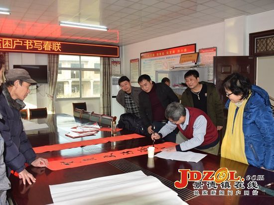 景德镇民革组织爱心人士走访徐坊村贫困户