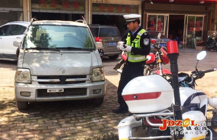 [双创双修]浮梁交警整治城区