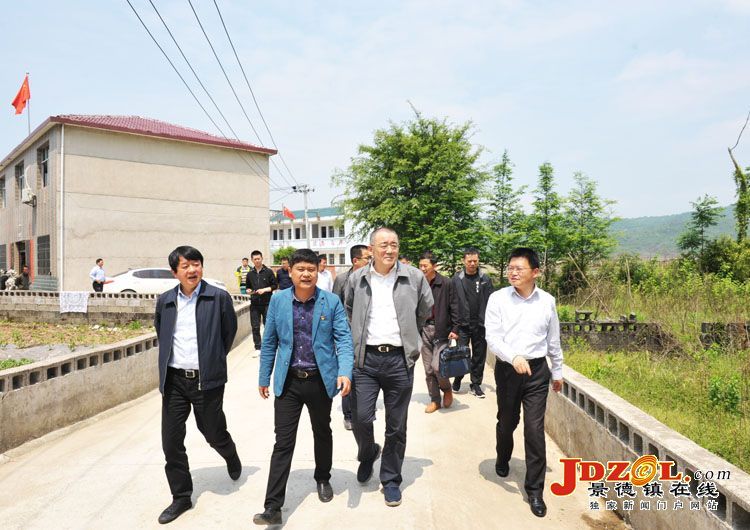 汪立耕赴鹅湖镇调研常委会机关挂点村扶贫工作