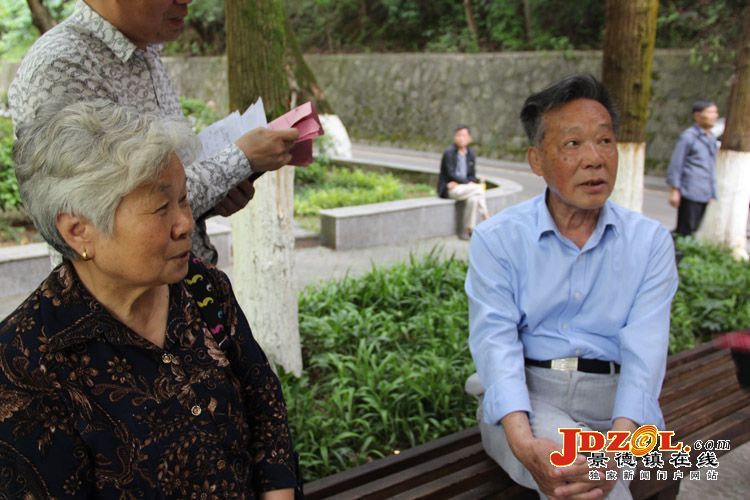 [双创双修]莲花塘社区市民谈创建文明城市