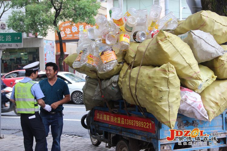 [双创双修]梨树园路口:三轮车违规现象严重