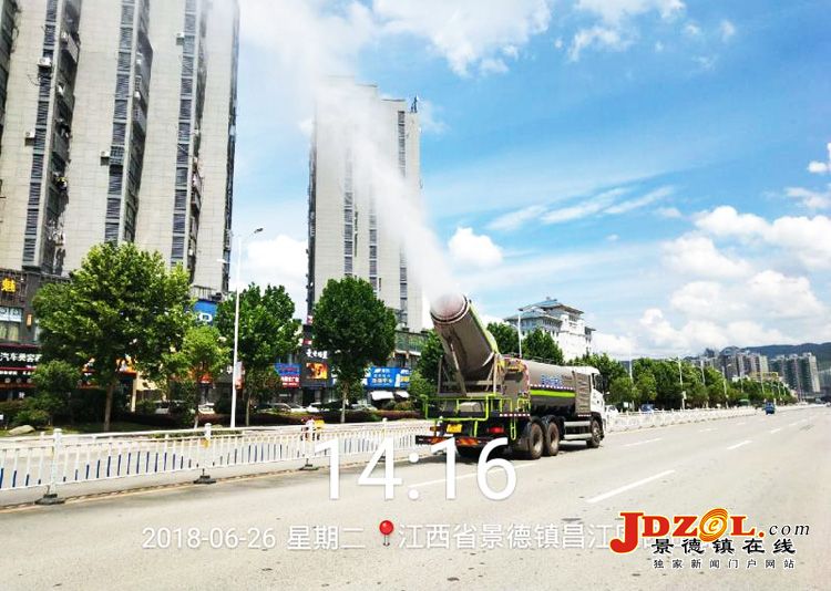 [双创双修]昌江区环卫局积极应对高温天气