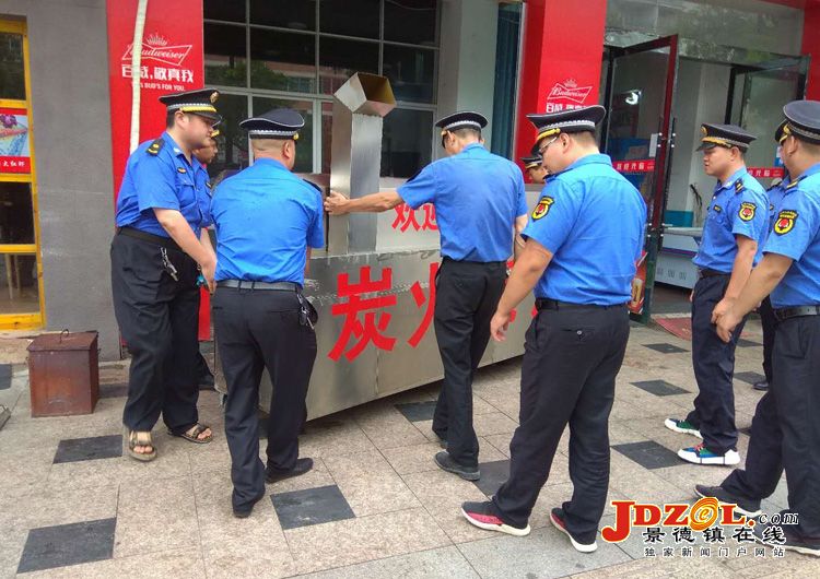[双创双修]周路口街道城管整治不文明行为