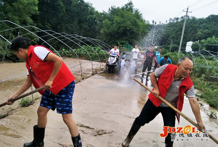 [双创双修]昌江区新枫街道暴雨过后忙清淤