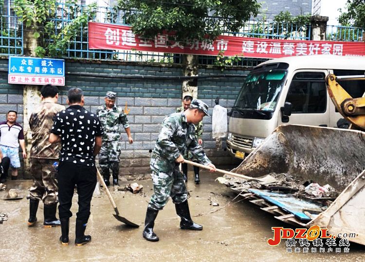 [双创双修]昌江区新枫街道暴雨过后忙清淤