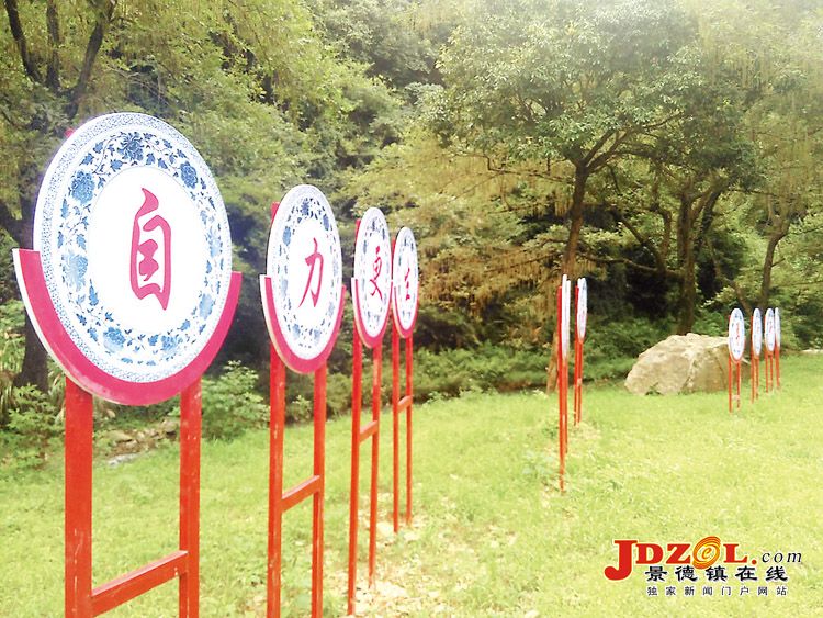 [双创双修]昌江荷塘：“红绿相映”别样美