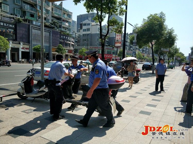[双创双修]太白园街道城管：整治市容乱象