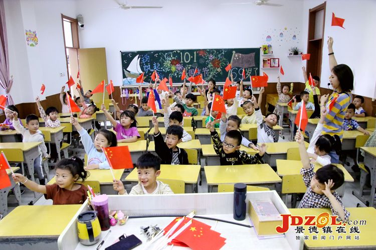 景德镇青少年宫开展“祝福祖国”教育活动