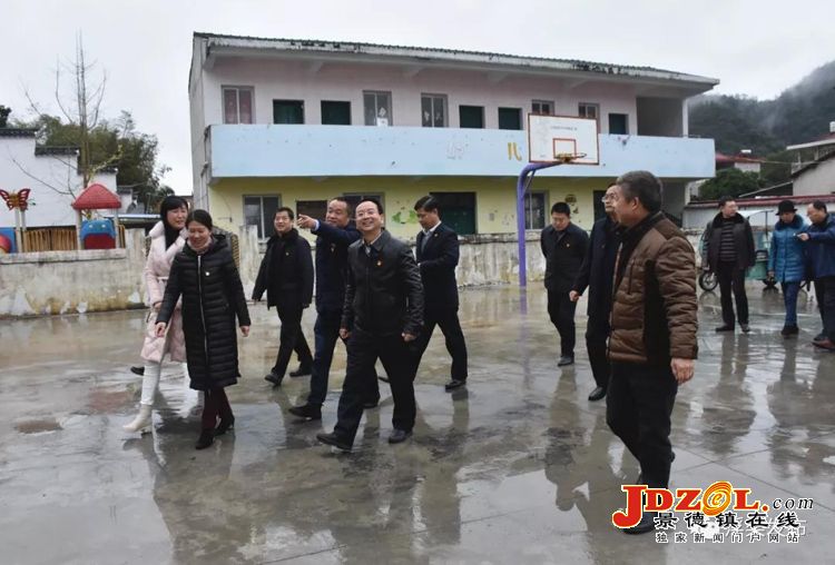 省信访局领导深入浮梁扶贫挂点村走访慰问