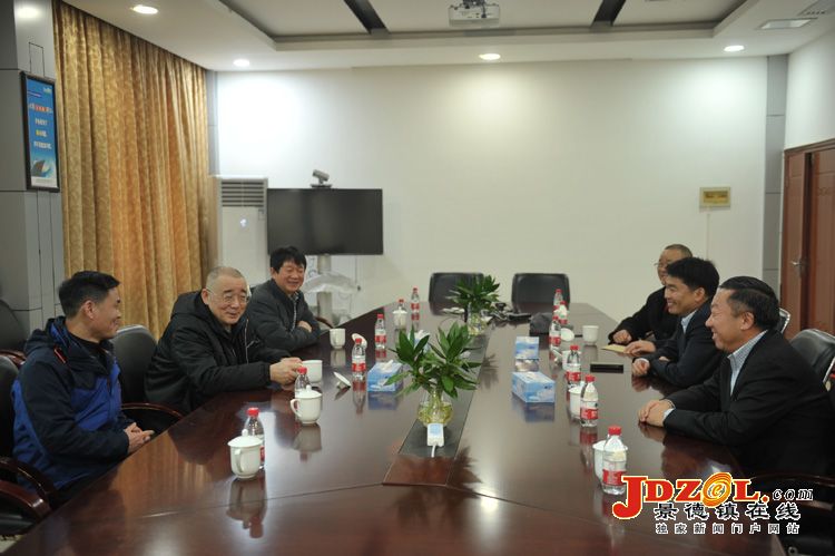 汪立耕春节前走访慰问老干部企业家和专家