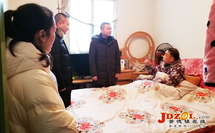 珠山区委组织部深入社区走访慰问困难党员