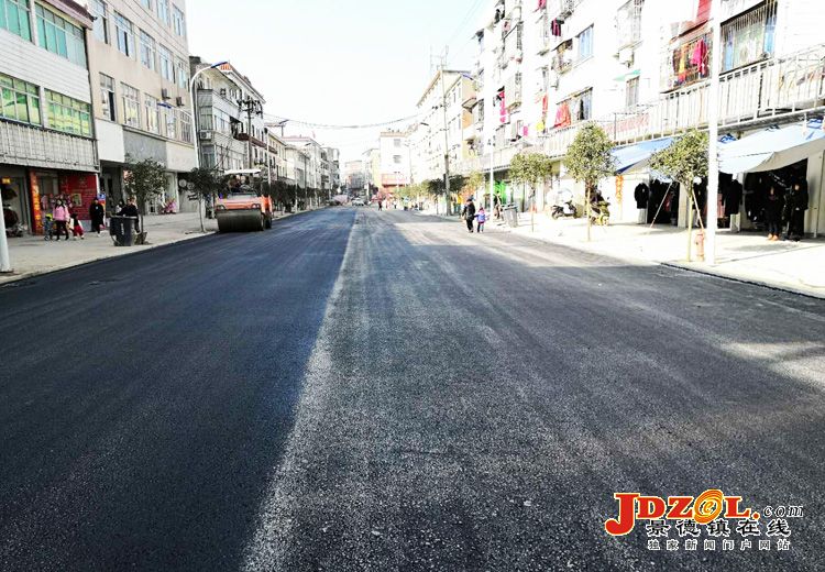 [双创双修]昌江鲇鱼山集镇道路改造亮眼球