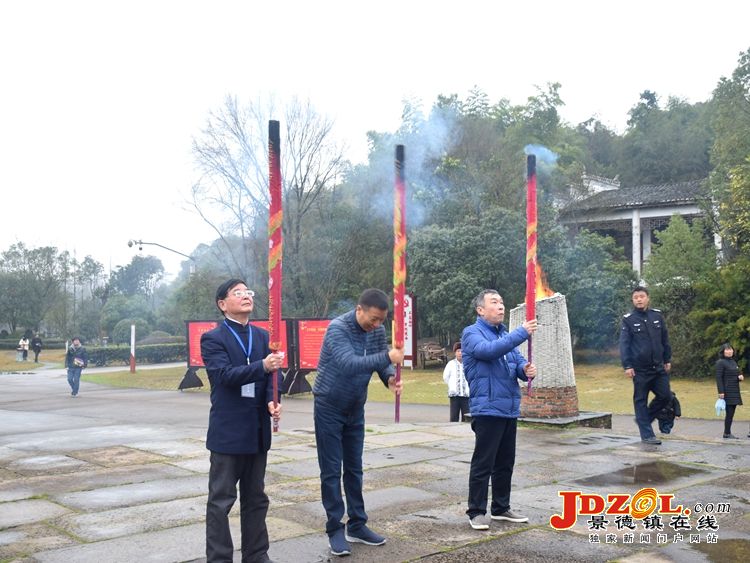 【新春走基层】古窑新春年味浓全国各地游客体验陶瓷文化