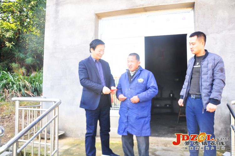 景德镇港航分局：到帮扶村春节慰问贫困户
