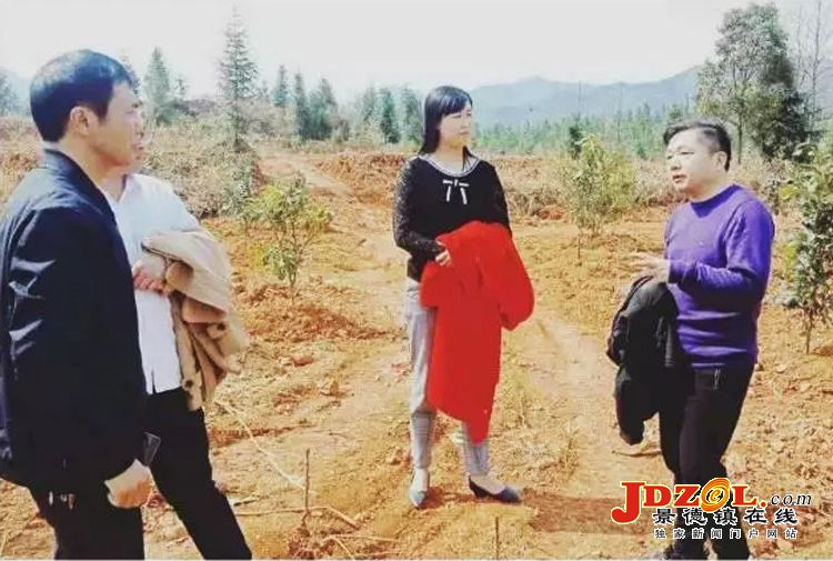 市纪委市监委深入黄坛乡挂点村帮扶贫困户