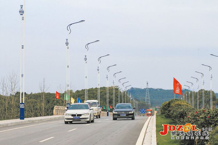 [双创双修]道路通畅景色美新平大桥展新貌