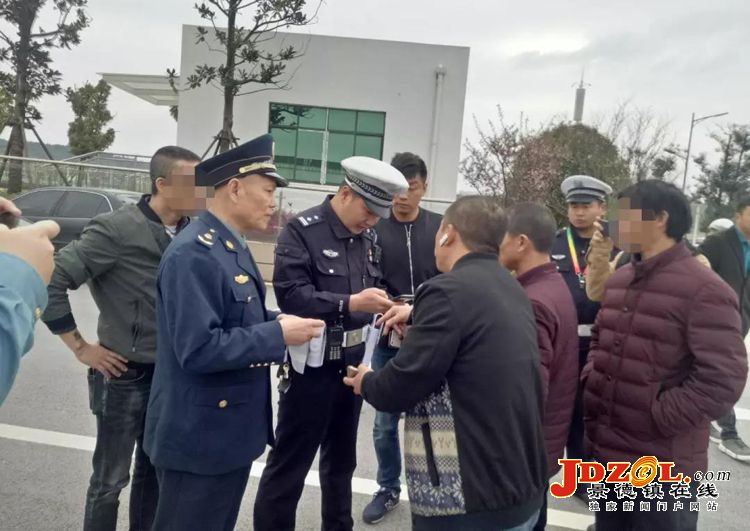 [双创双修]曙光交警中队整治北站交通乱象