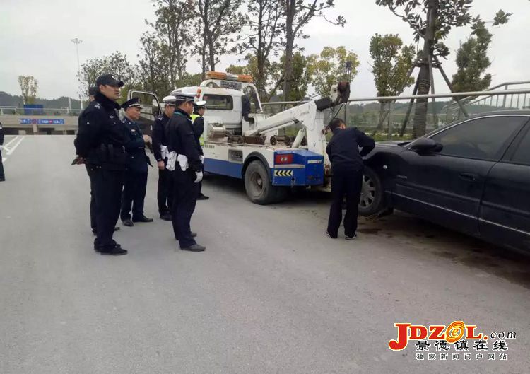 [双创双修]曙光交警中队整治北站交通乱象