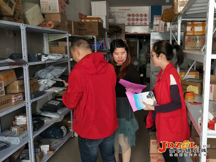 林荫路社区开展扫黑除恶专项斗争宣传活动