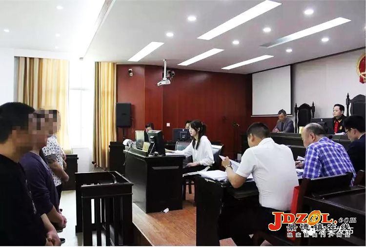 浮梁县法院依法开庭审理一涉恶案件