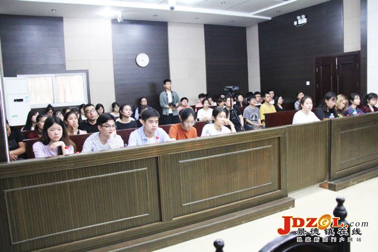 珠山区法院公开审理一起涉恶犯罪案