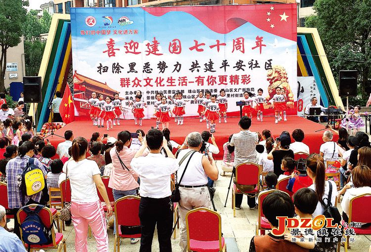 曙光路社区：举办“扫黑除恶”宣传文艺演出
