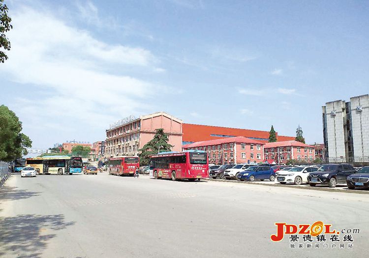 [双创双修]朝阳东路道路改造施工现场见闻